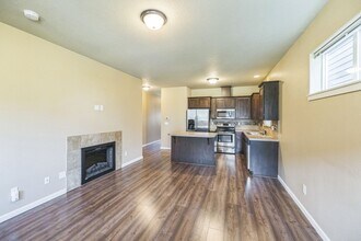 2503 Carson Loop in Forest Grove, OR - Building Photo - Building Photo