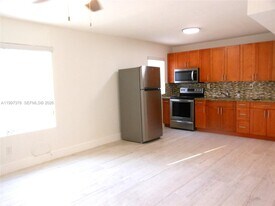 221 SW 9th Ave in Miami, FL - Building Photo