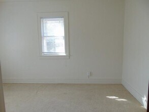 253 Wilcox St, Unit 209 in Joliet, IL - Foto de edificio - Building Photo