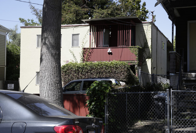 2922 Otis St in Berkeley, CA - Building Photo - Building Photo