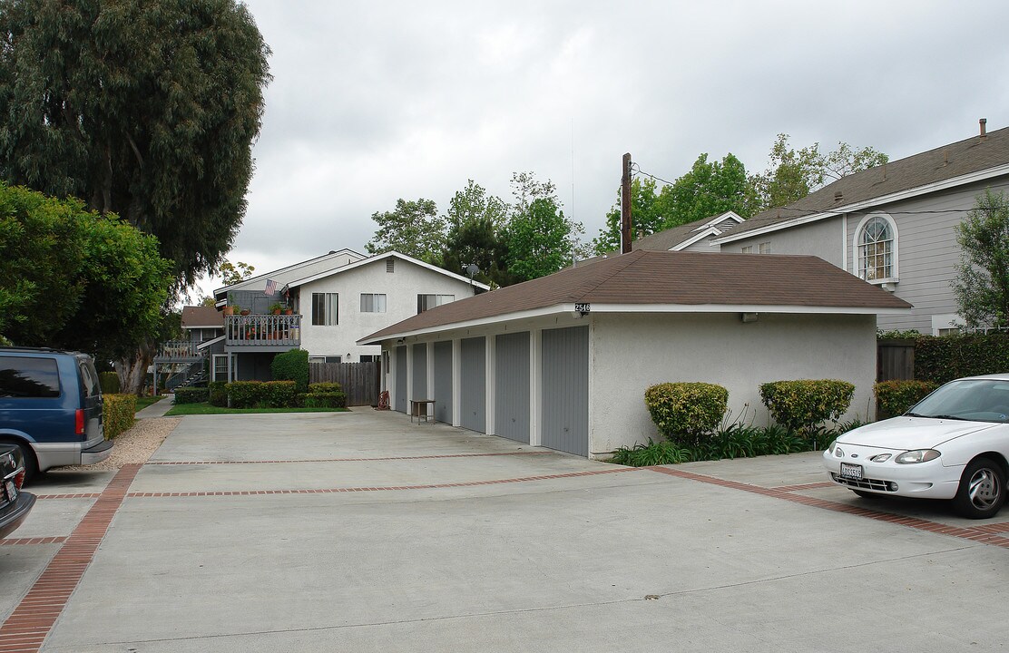 2546 Santa Ana Ave in Costa Mesa, CA - Building Photo