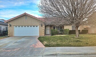 9578 Village Pkwy in California City, CA - Building Photo