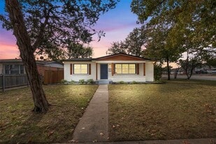 10879 Cassandra Way in Dallas, TX - Building Photo