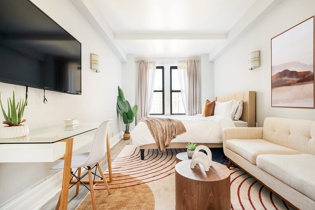 240 W 73rd St in New York, NY - Building Photo