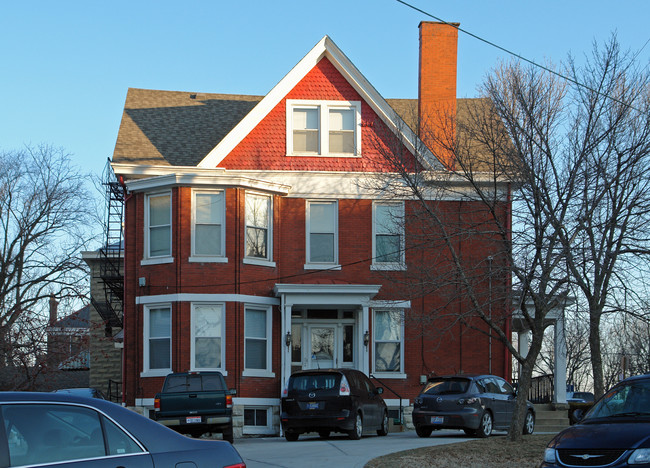 2549 University Ct in Cincinnati, OH - Foto de edificio - Building Photo