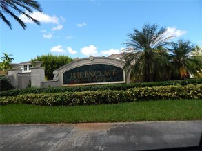 320 SW 87th Ct in Miami, FL - Building Photo - Building Photo