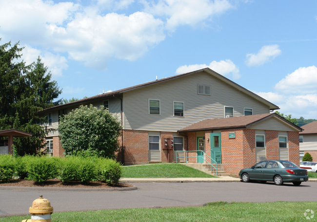 61 Village Pointe Ln-Unit -27-103 in Danville, PA - Building Photo - Building Photo