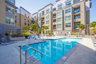 Franklin 299 in Redwood City, CA - Building Photo