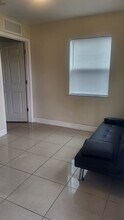 2347 Liberty St, Unit REAR in Hollywood, FL - Foto de edificio - Building Photo