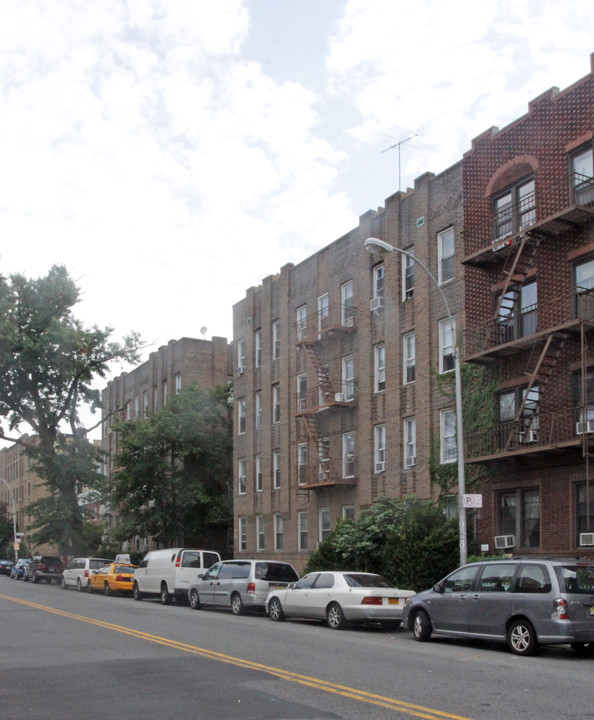 1529 Dahill Rd in Brooklyn, NY - Foto de edificio