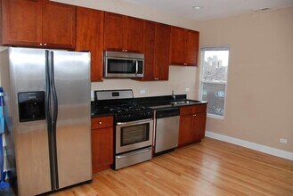 6834 N Ashland Blvd in Chicago, IL - Building Photo - Building Photo