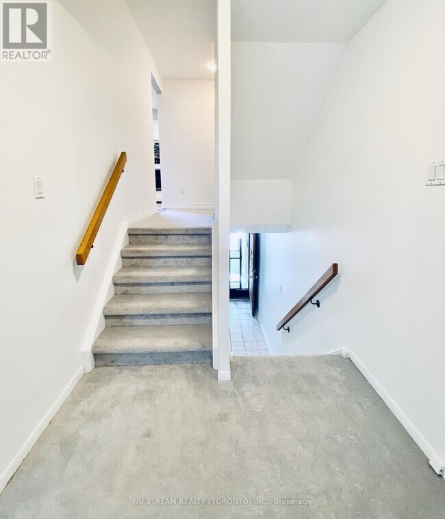 2020 Pharmacy Ave in Toronto, ON - Building Photo - Building Photo