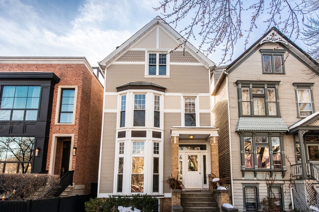 property at 1325 W Wolfram St