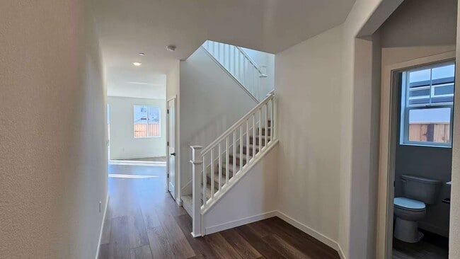 10287 Garmont Way in Elk Grove, CA - Building Photo - Building Photo