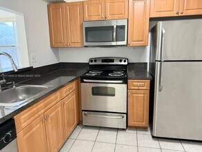 11205 SW 88th St in Miami, FL - Building Photo - Building Photo