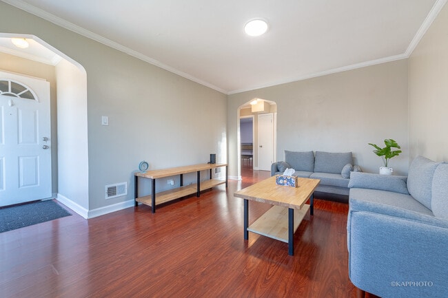 6037 S Menard Ave in Chicago, IL - Building Photo - Building Photo