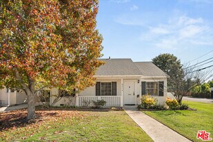 8214 Creighton Ave in Los Angeles, CA - Building Photo