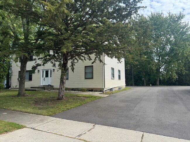 479 Eisenhower St in Marengo, IL - Building Photo - Building Photo