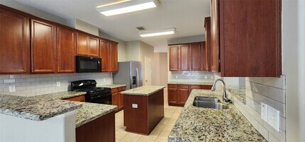 22907 Lily Creek Dr in Tomball, TX - Building Photo - Building Photo