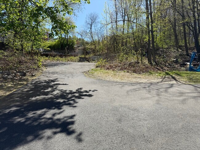 1405 S Main St-Unit -2W in Waterbury, CT - Building Photo - Building Photo