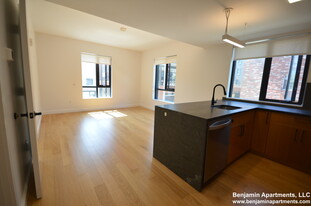 83 Gardner St, Unit 205 in Boston, MA - Foto de edificio - Building Photo