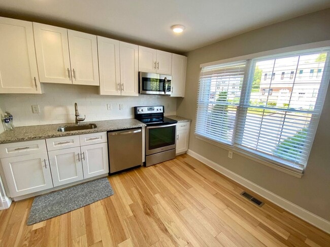 5 Bohn Ct in Rosedale, MD - Building Photo - Building Photo