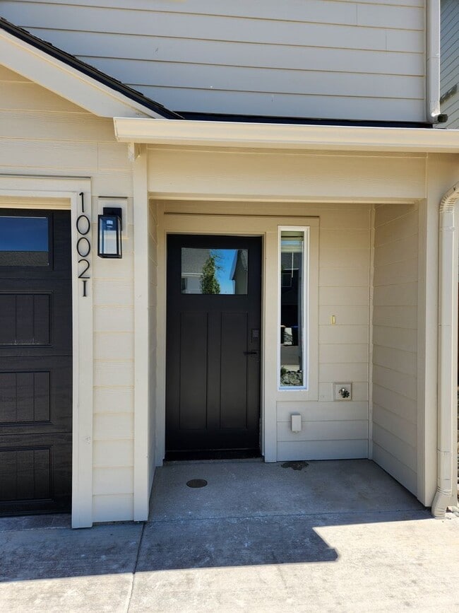 1002 Peach Rd in Winlock, WA - Building Photo - Building Photo