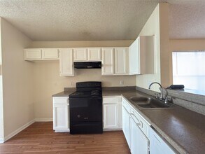 15743 Ridgegate Rd in Houston, TX - Building Photo - Building Photo