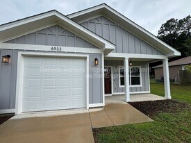 6933 Trail Ride S in Milton, FL - Building Photo