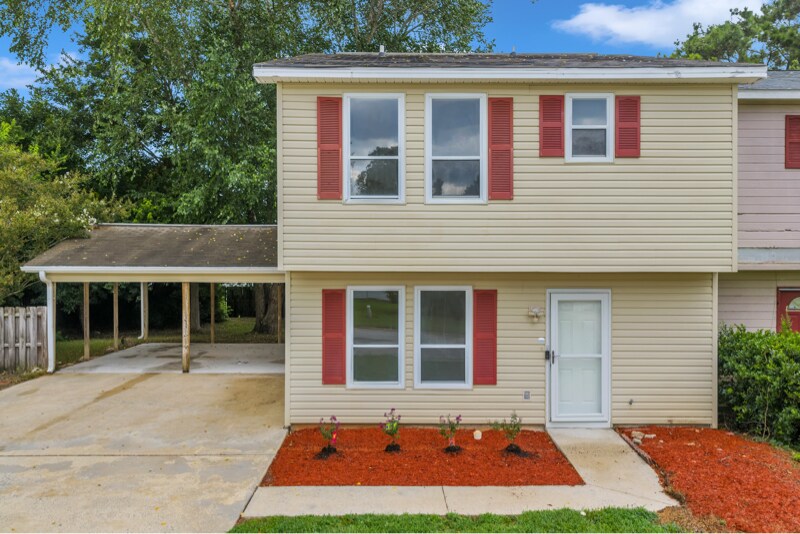 610 Maplewood Dr in Bonaire, GA - Building Photo