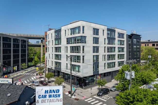 400 Newark Ave in Jersey City, NJ - Foto de edificio - Building Photo