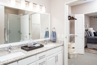 The Reserve at Arbor Lakes in Maple Grove, MN - Building Photo - Building Photo