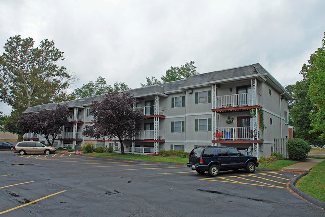 Roscommon Place in Dayton, OH - Foto de edificio - Building Photo