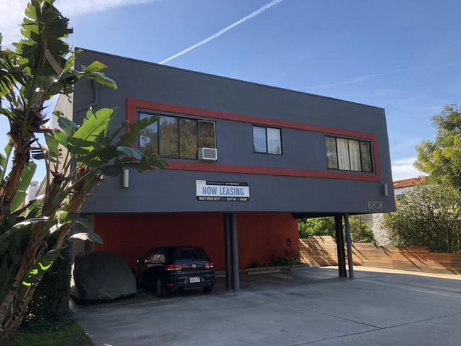 8208 Norton Ave in West Hollywood, CA - Foto de edificio - Building Photo