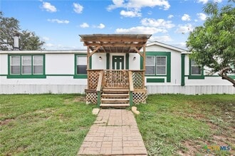 154 Oak Lawn Dr in Bandera, TX - Building Photo - Building Photo