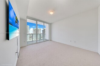31 SE 5th St, Unit 3421 in Miami, FL - Building Photo - Building Photo