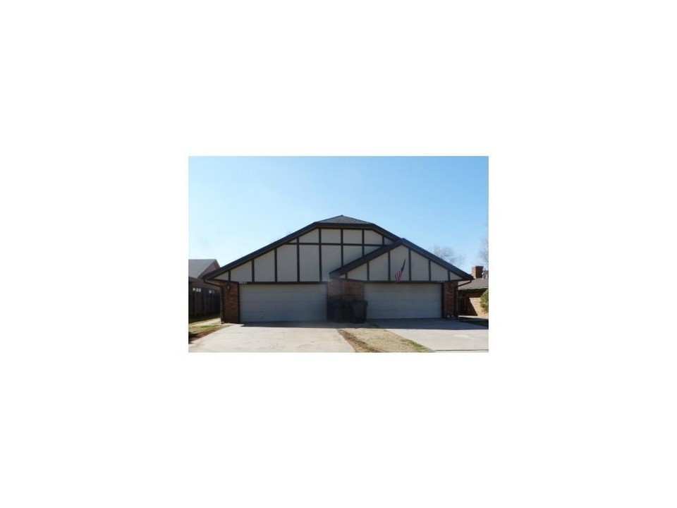 9001 N Rockwell Dr in Oklahoma City, OK - Building Photo