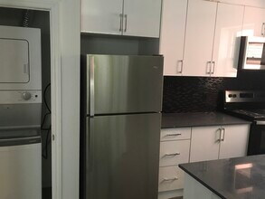 492 College St in Toronto, ON - Building Photo - Building Photo