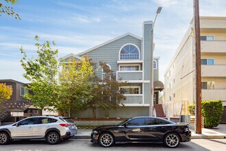 4211 Arch Dr in Studio City, CA - Building Photo - Building Photo