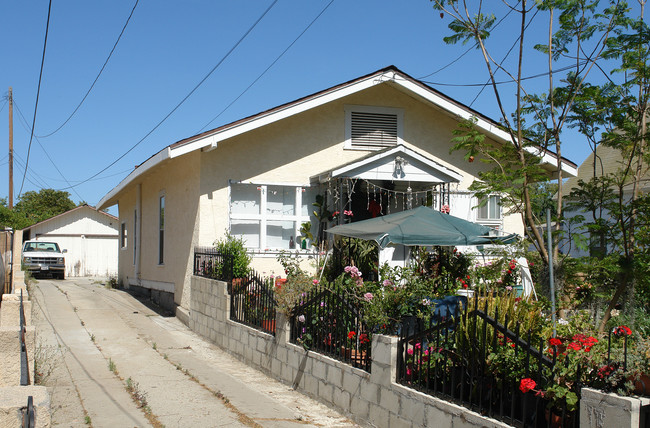 423 N 10th St in Santa Paula, CA - Building Photo - Building Photo