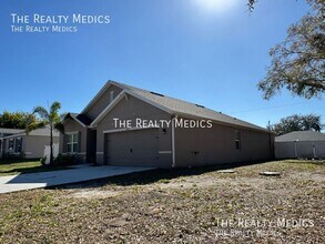 1028 Salina St SE in Palm Bay, FL - Building Photo - Building Photo