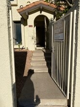 1802 E Frier Dr in Phoenix, AZ - Foto de edificio - Building Photo