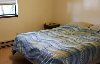 906 W 2nd St in Cle Elum, WA - Foto de edificio - Building Photo