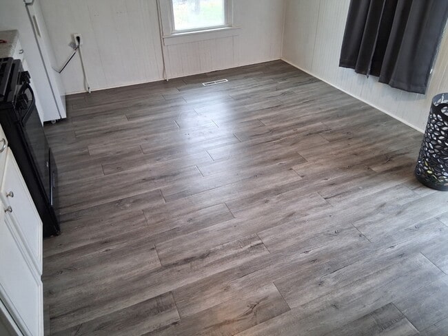 201 N 20th St in East Moline, IL - Building Photo - Building Photo