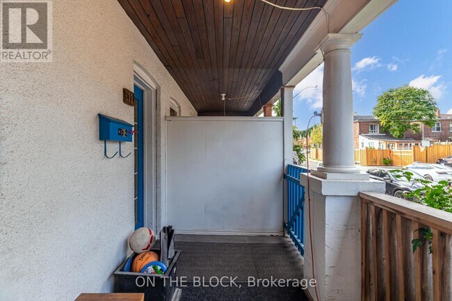 11 Mountnoel Ave in Toronto, ON - Building Photo - Building Photo