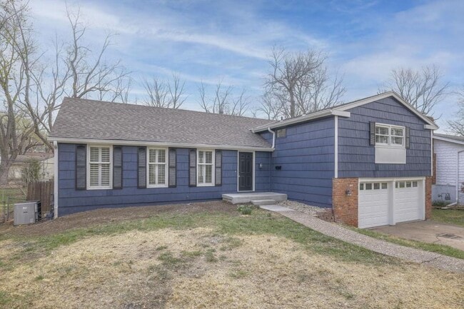 property at 10530 W 92nd Pl