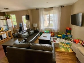 462 W Chester St in Long Beach, NY - Building Photo - Building Photo