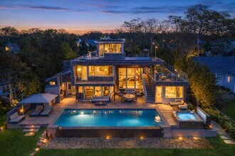 54 Bay View Dr E in Sag Harbor, NY - Foto de edificio - Building Photo