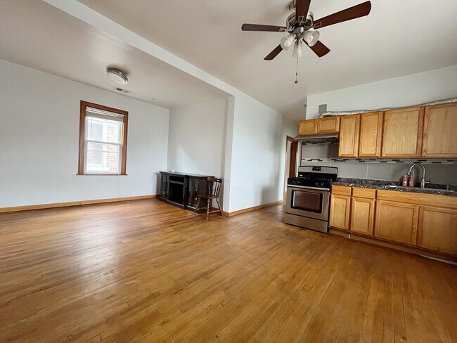 2724 W Pope John Paul II Dr in Chicago, IL - Building Photo - Building Photo
