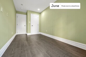 Private bedroom in 3 bed/1 bath Home in New York, NY - Building Photo - Building Photo